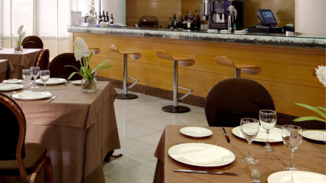 Hotel Holiday Inn Madrid Pyramides bar spanien